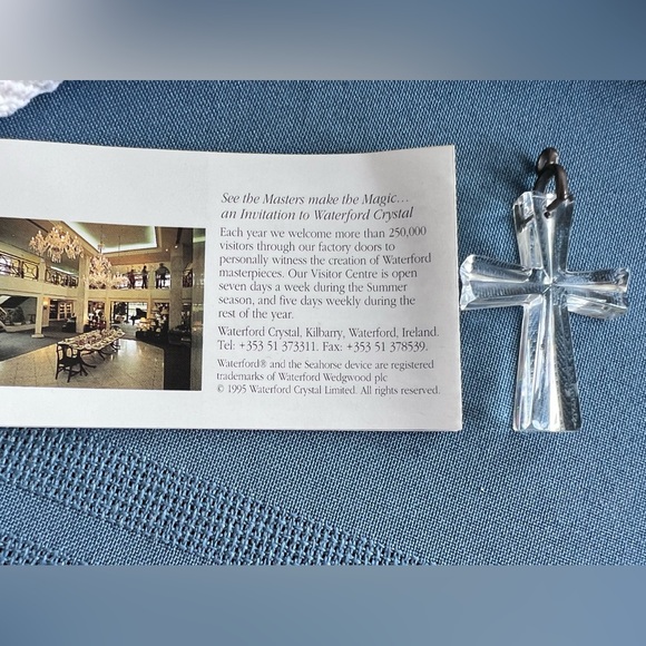 Waterford crystal cross pendant from 1995 in original case with brochure & bag - Picture 5 of 14